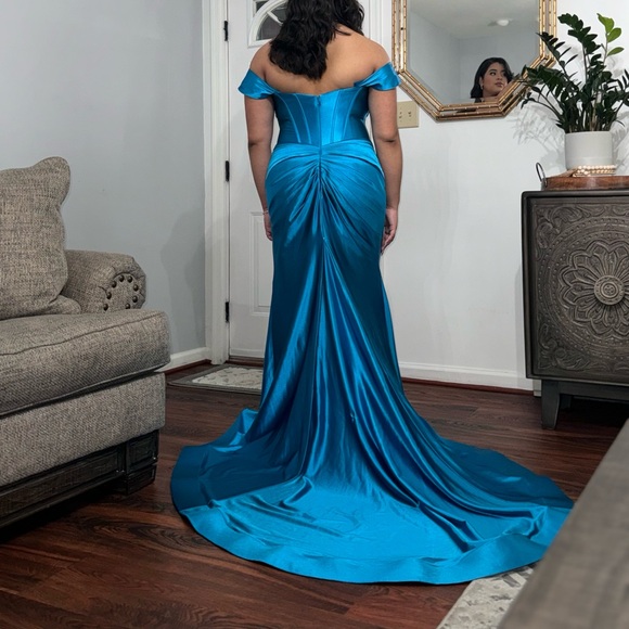 Prom dress - Picture 3 of 4